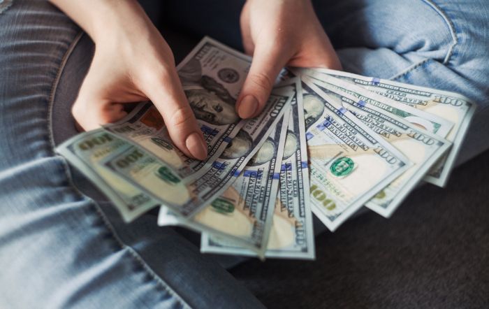 Tips Mengatur Uang Gaji Bulanan
